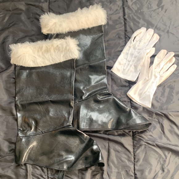 Regal Plush Full Santa Suit - Picture 9 of 10